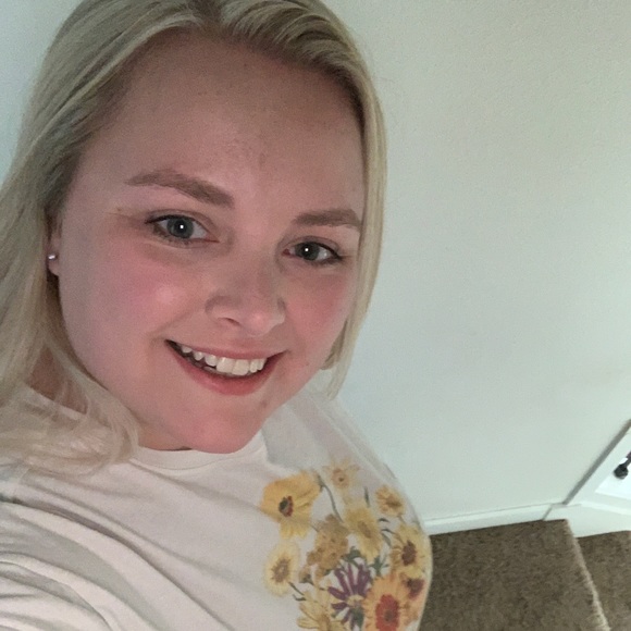 Meet your Posher, Danielle - Picture 1 of 1